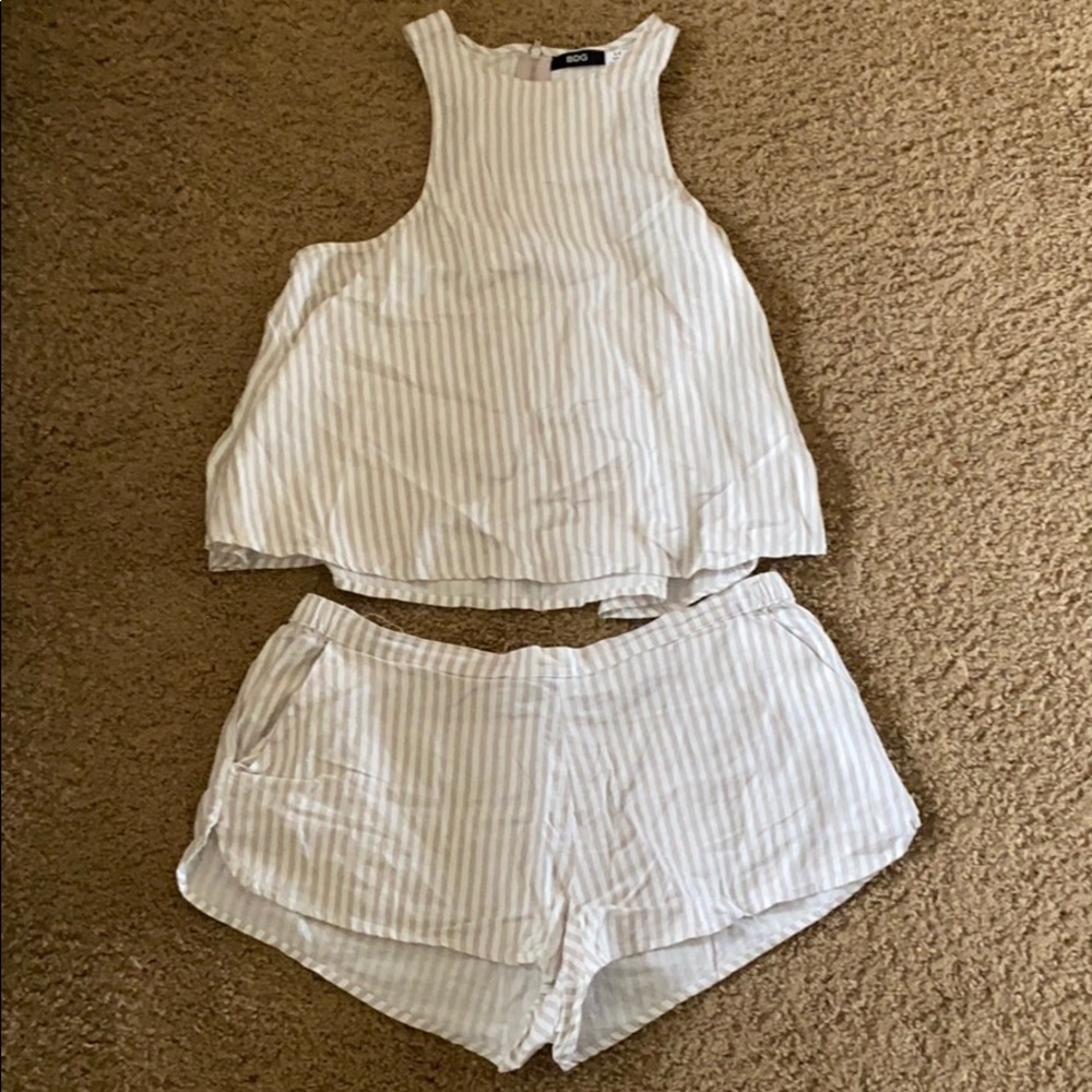 Small BDG white and tan striped set